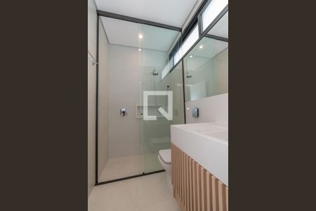 Casa de condomínio à venda com 440m², 4 quartos e 4 vagasBanheiro da Suíte 2