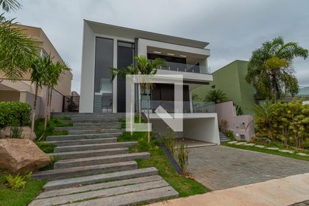 Casa de condomínio à venda com 440m², 4 quartos e 4 vagasFachada