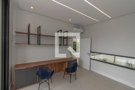 Casa de condomínio à venda com 440m², 4 quartos e 4 vagasEscritório