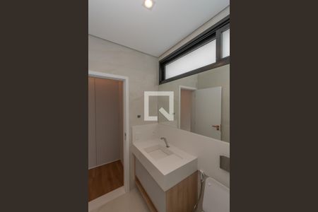 Casa de condomínio à venda com 440m², 4 quartos e 4 vagasBanheiro da Suíte 1