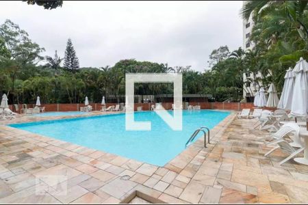 Apartamento à venda com 180m², 4 quartos e 2 vagas Apartamento à venda com 180m², 4 quartos e 2 vagasÁrea Comum - Piscina