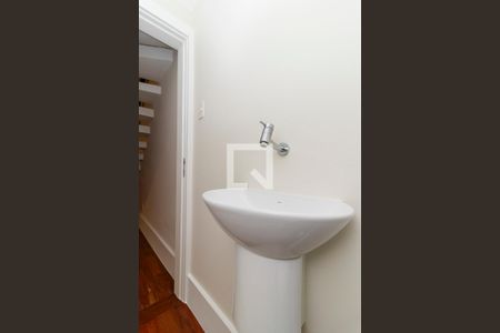Lavabo de casa para alugar com 4 quartos, 190m² em Vila Cordeiro, São Paulo
