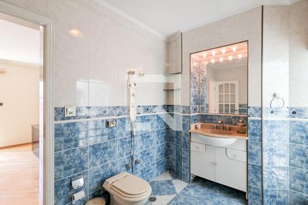 Casa à venda com 240m², 3 quartos e 3 vagasBanheiro da suíte