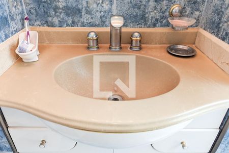 Casa à venda com 240m², 3 quartos e 3 vagasBanheiro da suíte