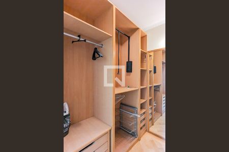 Casa à venda com 240m², 3 quartos e 3 vagasCloset da suíte