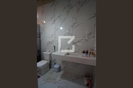 Banheiro de casa à venda com 5 quartos, 132m² em Fonseca, Niterói