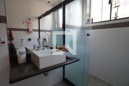 Casa à venda com 132m², 5 quartos e 1 vagaBanheiro