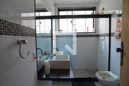 Casa à venda com 132m², 5 quartos e 1 vagaBanheiro