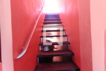 escada de entrada de casa para alugar com 1 quarto, 60m² em Vila Alpina, São Paulo