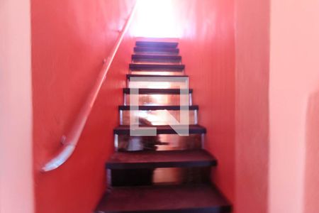 escada de entrada de casa para alugar com 1 quarto, 60m² em Vila Alpina, São Paulo