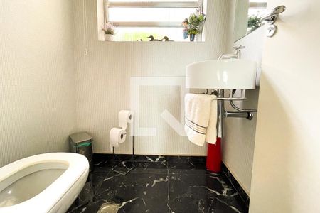 Casa para alugar com 520m², 5 quartos e 3 vagas Casa para alugar com 520m², 5 quartos e 3 vagasLavabo