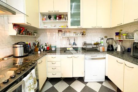 Casa para alugar com 520m², 5 quartos e 3 vagas Casa para alugar com 520m², 5 quartos e 3 vagasCozinha