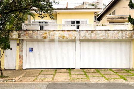 Casa para alugar com 520m², 5 quartos e 3 vagas Casa para alugar com 520m², 5 quartos e 3 vagasFachada