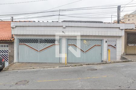 Casa à venda com 325m², 6 quartos e 3 vagas Casa à venda com 325m², 6 quartos e 3 vagasFachada
