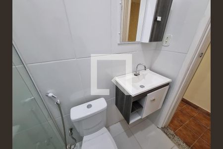 Banheiro de casa para alugar com 2 quartos, 60m² em Encantado, Rio de Janeiro