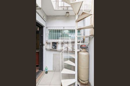 Casa à venda com 150m², 4 quartos e 2 vagas Casa à venda com 150m², 4 quartos e 2 vagasVaranda da suíte