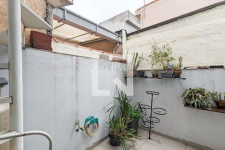 Casa à venda com 150m², 4 quartos e 2 vagas Casa à venda com 150m², 4 quartos e 2 vagasVaranda da suíte