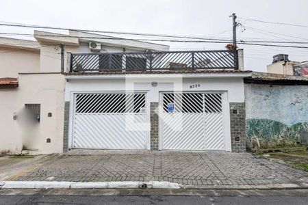 Casa à venda com 150m², 4 quartos e 2 vagas Casa à venda com 150m², 4 quartos e 2 vagasFachada