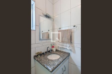 Casa à venda com 150m², 4 quartos e 2 vagas Casa à venda com 150m², 4 quartos e 2 vagasBanheiro