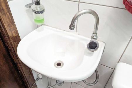 Casa à venda com 150m², 4 quartos e 2 vagas Casa à venda com 150m², 4 quartos e 2 vagasBanheiro social