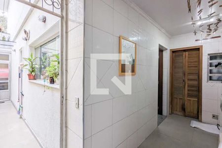 Casa à venda com 150m², 4 quartos e 2 vagas Casa à venda com 150m², 4 quartos e 2 vagasÁrea de serviço