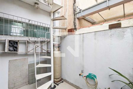 Casa à venda com 150m², 4 quartos e 2 vagas Casa à venda com 150m², 4 quartos e 2 vagasVaranda da suíte