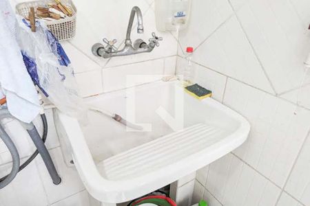 Casa à venda com 150m², 4 quartos e 2 vagas Casa à venda com 150m², 4 quartos e 2 vagasÁrea de serviço