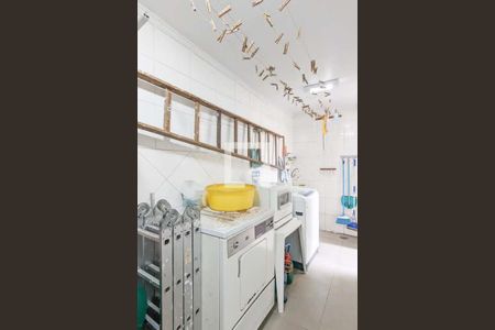 Casa à venda com 150m², 4 quartos e 2 vagas Casa à venda com 150m², 4 quartos e 2 vagasÁrea de serviço