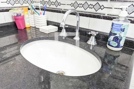 Casa à venda com 150m², 4 quartos e 2 vagas Casa à venda com 150m², 4 quartos e 2 vagasBanheiro da suíte