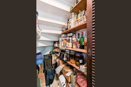 Casa à venda com 150m², 4 quartos e 2 vagas Casa à venda com 150m², 4 quartos e 2 vagasDespensa