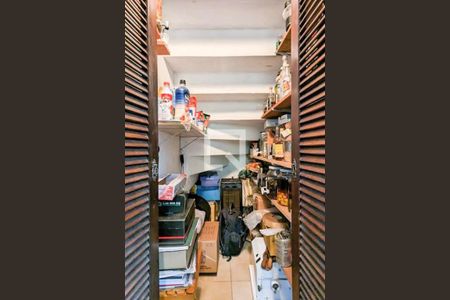 Casa à venda com 150m², 4 quartos e 2 vagas Casa à venda com 150m², 4 quartos e 2 vagasDespensa