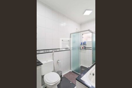 Casa à venda com 150m², 4 quartos e 2 vagas Casa à venda com 150m², 4 quartos e 2 vagasBanheiro da suíte