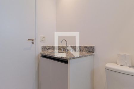 Banheiro da suíte de apartamento para alugar com 3 quartos, 66m² em Jardim das Belezas, Carapicuíba