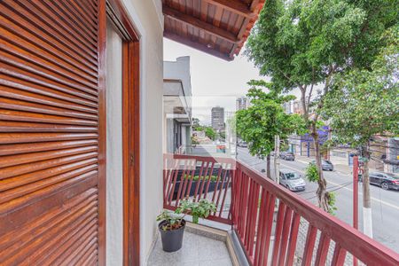 Casa à venda com 212m², 3 quartos e 6 vagasSacada do quarto 2