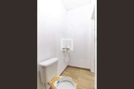 Banheiro de kitnet/studio para alugar com 1 quarto, 20m² em Cambuci, São Paulo