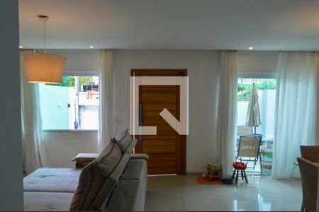 Sala de casa de condomínio à venda com 4 quartos, 200m² em Pechincha, Rio de Janeiro