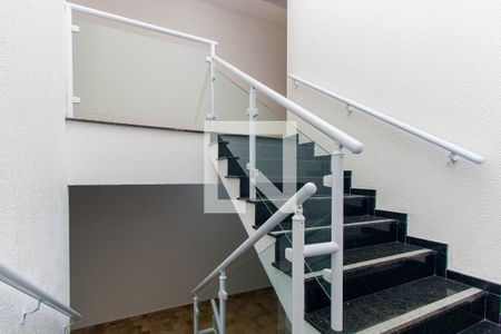 Apartamento à venda com 35m², 2 quartos e sem vaga Apartamento à venda com 35m², 2 quartos e sem vagaEscada
