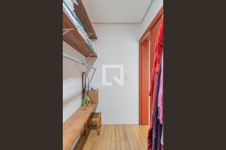 Casa à venda com 130m², 2 quartos e 2 vagas Casa à venda com 130m², 2 quartos e 2 vagasCloset Quarto 1