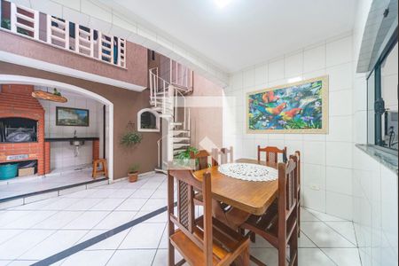 Casa à venda com 210m², 3 quartos e 2 vagasQuintal 