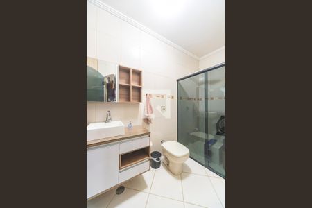 Casa à venda com 210m², 3 quartos e 2 vagasBanheiro do Quarto 1