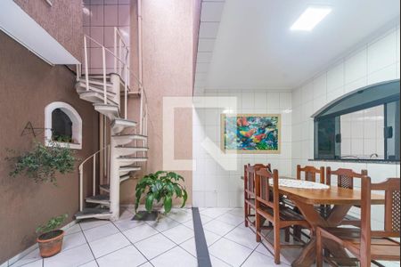 Casa à venda com 210m², 3 quartos e 2 vagasQuintal 