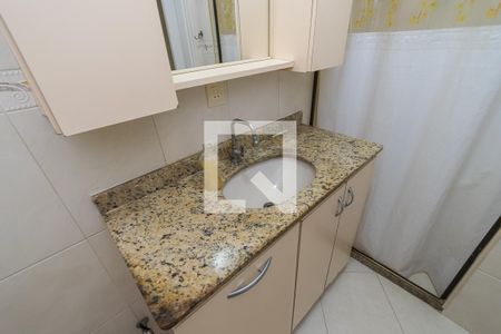 Banheiro de apartamento para alugar com 2 quartos, 50m² em Cordovil, Rio de Janeiro