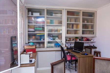 Casa à venda com 183m², 3 quartos e 4 vagas Casa à venda com 183m², 3 quartos e 4 vagasEscritório