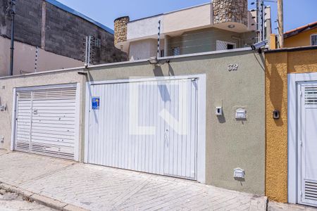 Casa à venda com 183m², 3 quartos e 4 vagas Casa à venda com 183m², 3 quartos e 4 vagasFachada