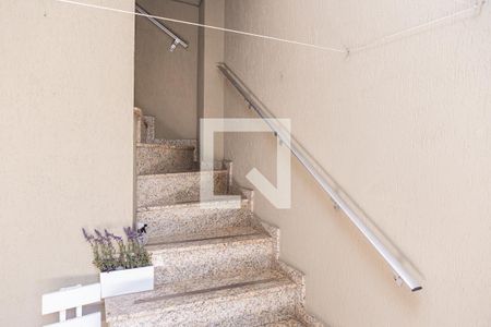 Casa à venda com 183m², 3 quartos e 4 vagas Casa à venda com 183m², 3 quartos e 4 vagasEscada do Escritório