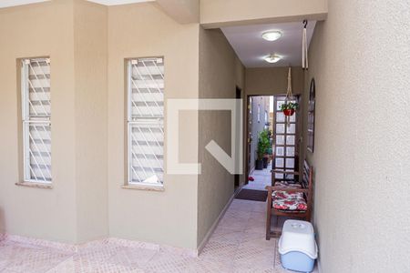 Casa à venda com 183m², 3 quartos e 4 vagas Casa à venda com 183m², 3 quartos e 4 vagasCorredor Lateral