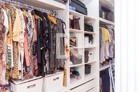 Casa à venda com 183m², 3 quartos e 4 vagas Casa à venda com 183m², 3 quartos e 4 vagasCloset