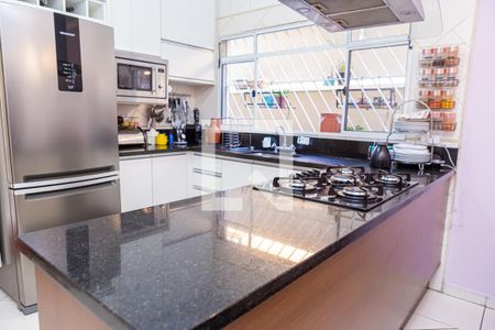 Casa à venda com 183m², 3 quartos e 4 vagas Casa à venda com 183m², 3 quartos e 4 vagasCozinha