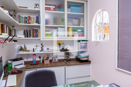 Casa à venda com 183m², 3 quartos e 4 vagas Casa à venda com 183m², 3 quartos e 4 vagasEscritório