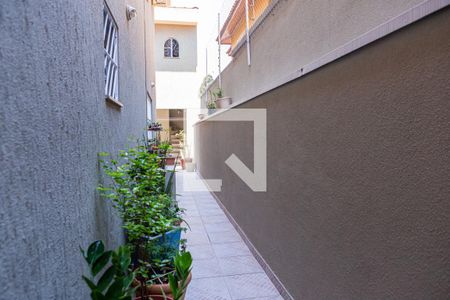 Casa à venda com 183m², 3 quartos e 4 vagas Casa à venda com 183m², 3 quartos e 4 vagasCorredor Lateral